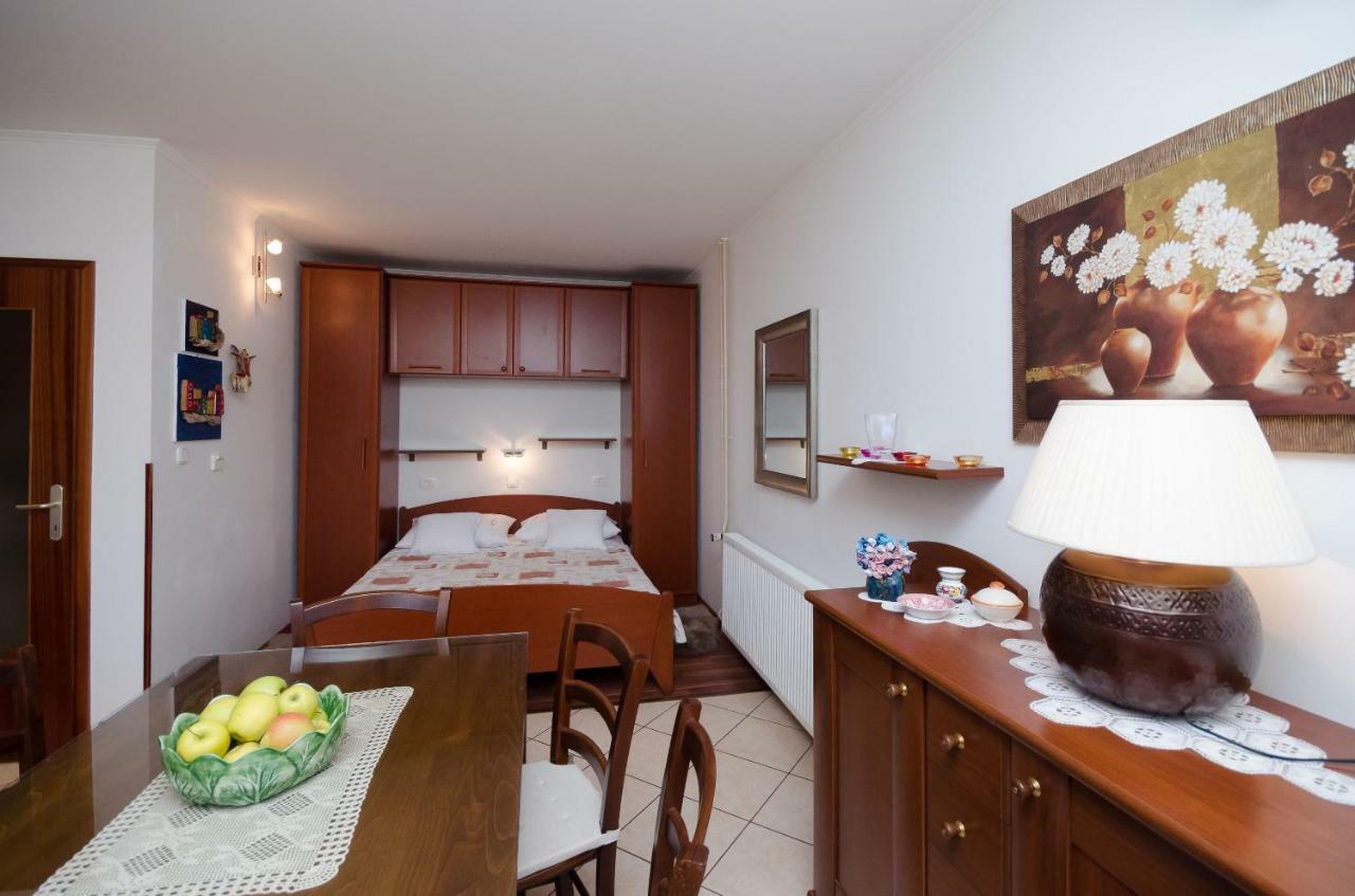 Apartments Zeljko Lovran Bagian luar foto