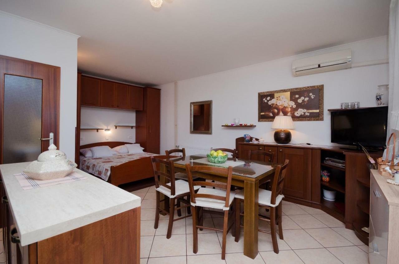 Apartments Zeljko Lovran Ruang foto