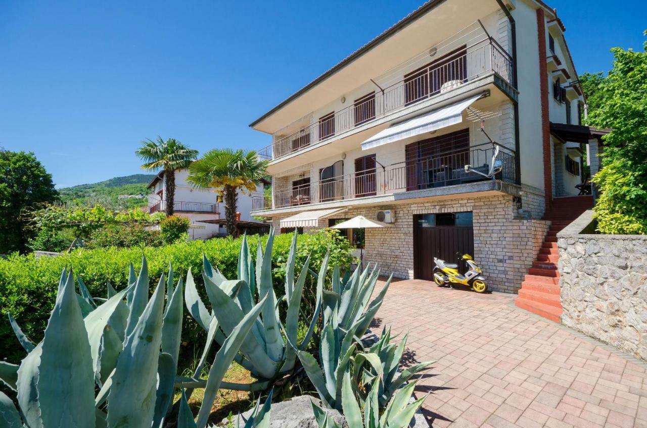 Apartments Zeljko Lovran Bagian luar foto